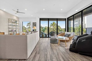 Interior - Shoreline Villa by Rove Rooftop & Beach Access (Hollywood)