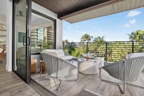 Interior - Shoreline Villa by Rove Rooftop & Beach Access (Hollywood)