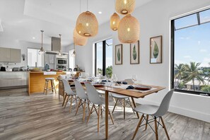 Interior - Shoreline Villa by Rove Rooftop & Beach Access (Hollywood)