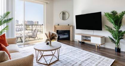 Sleek Marina Den, Central, Gym, Pool, King Bed