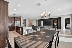 House (3 Bedrooms) | Interior - The One Glendale Pool & Spa State Farm (Glendale)