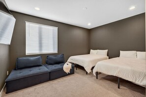 House (3 Bedrooms) | Interior - The One Glendale Pool & Spa State Farm (Glendale)