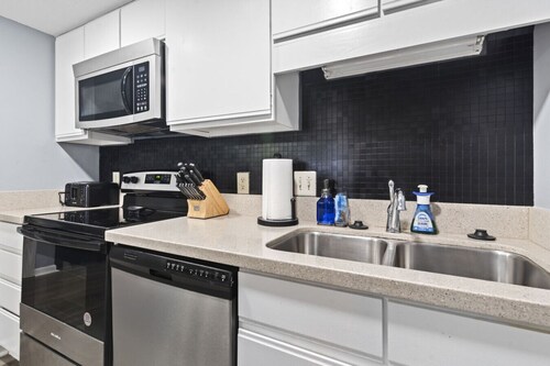 Rhythm Retreat Bar, Patio & Space for 10