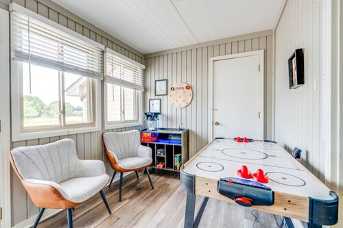 Rhythm Retreat Bar, Patio & Space for 10