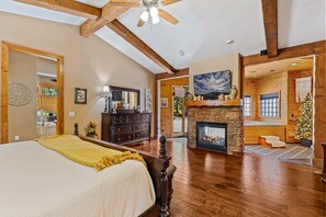 Interior - Townsend Flagstaff (Flagstaff)