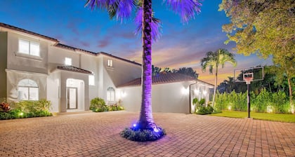 Villa Granada by Rove Waterfront W/pool, Hot Tub