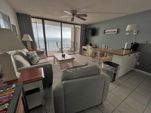 A hotel room with a balcony, a dining area, and a kitchenette. - Ocean Forest 2011 (Myrtle Beach)