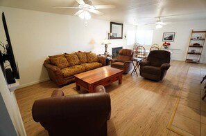 Interior - Okeechobee Vacation House (Lake Havasu City)