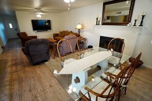 Interior - Okeechobee Vacation House (Lake Havasu City)