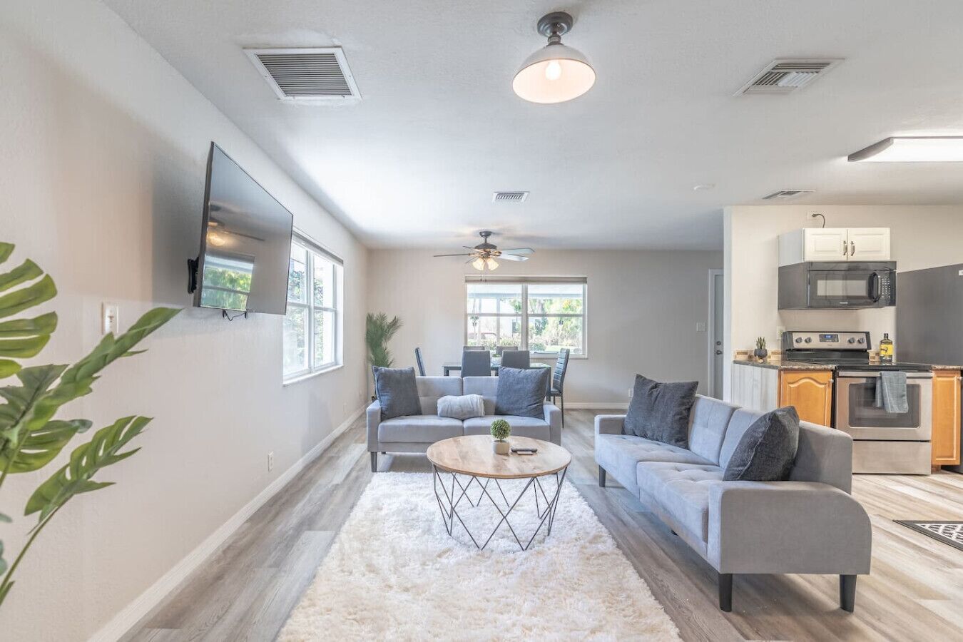 House (3 Bedrooms) | Interior