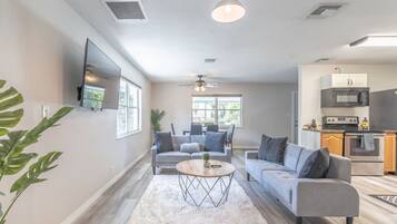 House (3 Bedrooms) | Interior