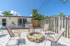 Interior - Naples Paradise Grill Hottub Close to Beach (Naples)