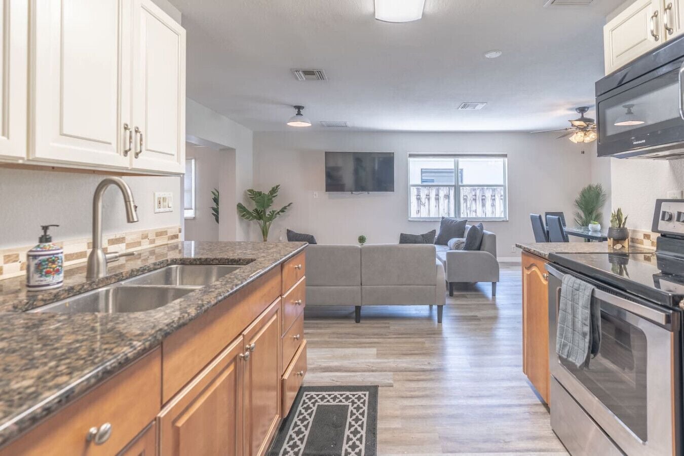 House (3 Bedrooms) | Interior