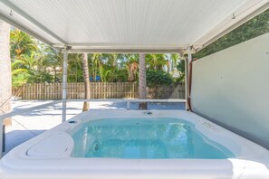 Interior - Naples Paradise Grill Hottub Close to Beach (Naples)