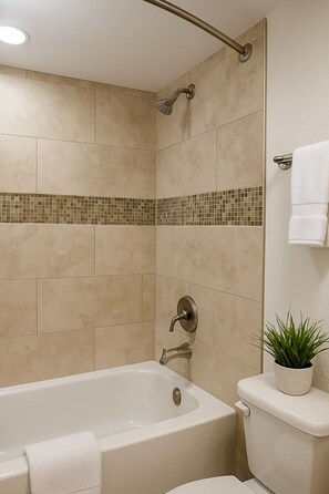 Interior - Beautiful, Pool, Gym, Near Theheights, BBQ (Houston)
