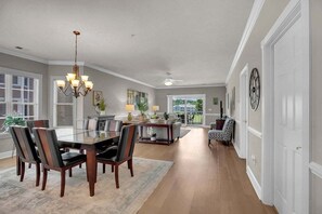 Interior - Magnolia Pointe Luster Leaf 4890-301 (Myrtle Beach)