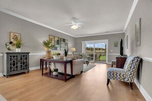 Interior - Magnolia Pointe Luster Leaf 4890-301 (Myrtle Beach)