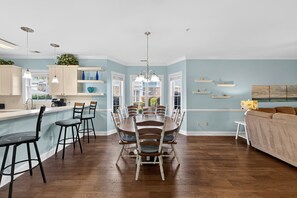 Interior - Magnolia Pointe Luster Leaf 4891-101 (Myrtle Beach)