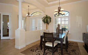 Interior - Luxury Waterfront Villa Kapalua (Cape Coral)