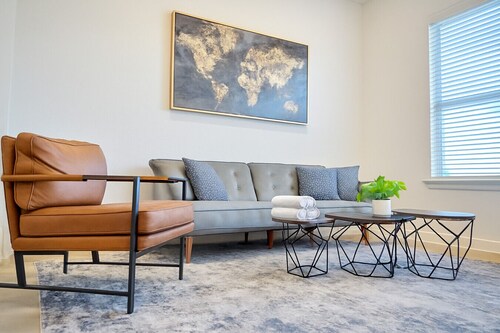 Relaxing Modern Stay - Workerfriendly w/ Pool+gym