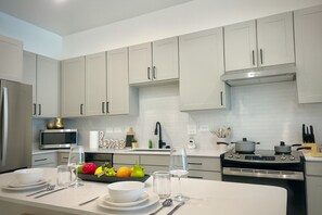 Interior - Relaxing Modern Stay - Workerfriendly w/ Pool+gym (Sherman)