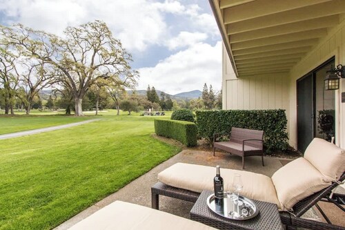 Luxe Golf View Condo Prime Napa Location