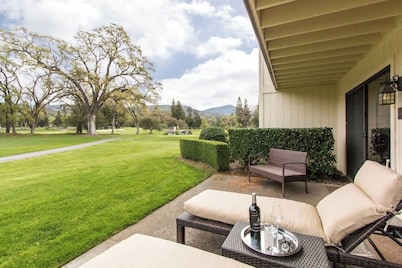 Luxe Golf View Condo Prime Napa Location