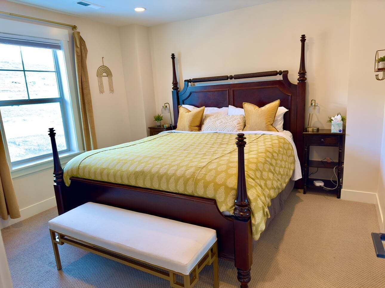 المنشأة من الداخل