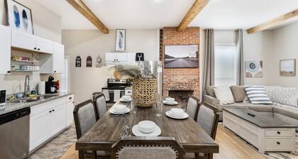 Stockyards- 4min Pet Friendly 3BR Luxe Gem