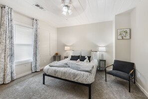 Interior - Stockyards- 4min Pet Friendly 3BR Luxe Gem (Fort Worth)