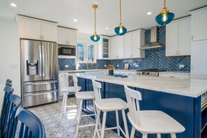 Interior - The Blue Sapphire on Mineola Bay - 3br/3ba Luxury Lakefront Home on Mineola Bay Stunning Views on Chain O Lakes (Fox Lake)