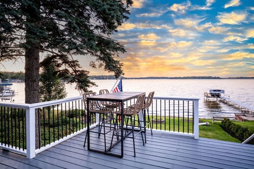 The Blue Sapphire on Mineola Bay - 3br/3ba Luxury Lakefront Home on Mineola Bay Stunning Views on Chain O Lakes