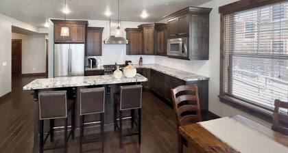 Ideal Condo 2 Minute Drive to Deer Valley's Lift