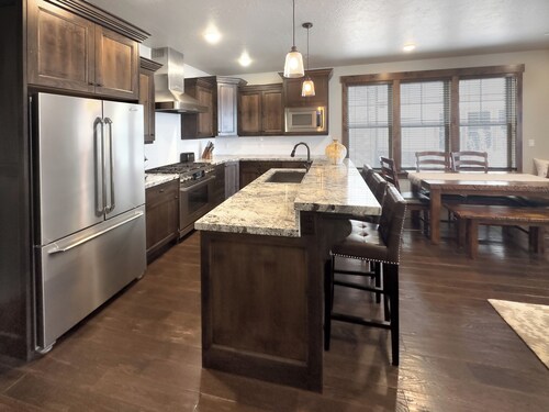 Ideal Condo 2 Minute Drive to Deer Valley's Lift