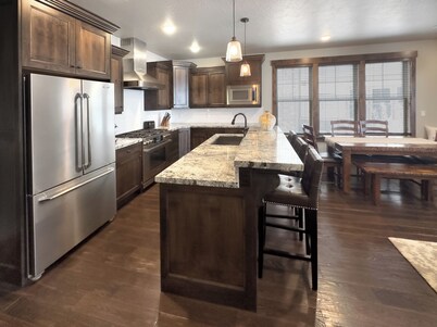 Ideal Condo 2 Minute Drive to Deer Valley's Lift