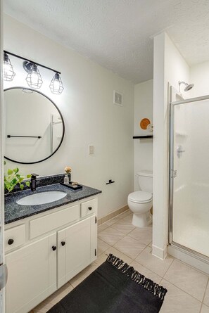 Interior - Nashville - 1808 State St #208 (Nashville)