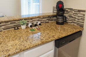 Interior - Kingbed, Resort Style Pool, Gym, Near the Heights (Houston)