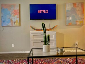 Interior - King Bed,central, Worker-friendly,longstaydiscount (Sherman)