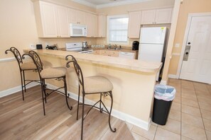 Interior - Magnolia Pointe Luster Leaf 4879-103 (Myrtle Beach)