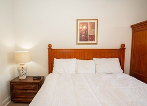 Interior - Magnolia Pointe Luster Leaf 4879-103 (Myrtle Beach)