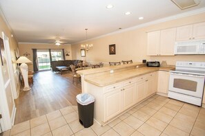 Interior - Magnolia Pointe Luster Leaf 4879-103 (Myrtle Beach)