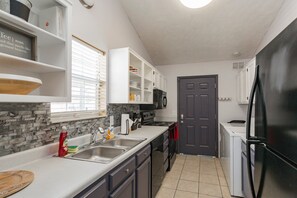 House (3 Bedrooms) | Interior - Looby Location- Charming 3br Home 10 min to Downtown! (Nashville)