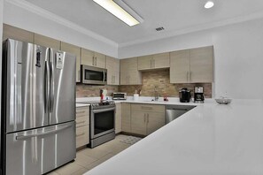 Interior - Magnolia Pointe Luster Leaf 4825-102 (Myrtle Beach)