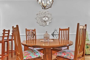 Interior - Magnolia Pointe Luster Leaf 4825-102 (Myrtle Beach)