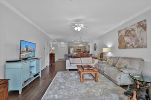 Interior - Magnolia Pointe Luster Leaf 4825-102 (Myrtle Beach)