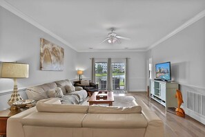 Interior - Magnolia Pointe Luster Leaf 4825-102 (Myrtle Beach)