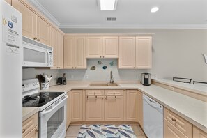 Interior - Magnolia Pointe Luster Leaf 4882-202 (Myrtle Beach)