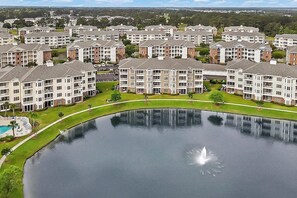 A residential complex with multiple apartment buildings, a central courtyard, and a lake. - Magnolia Pointe Magnolia Lake 4820-303 (Myrtle Beach)