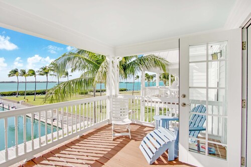 Waterfront Luxury Villa With Sunset Views and Boat Slip