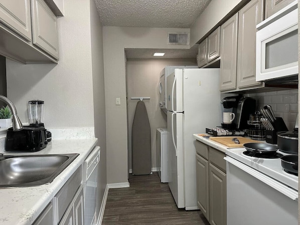 Interior - Modern&beautiful,pool,a+ Location,longstaydiscount (Sherman)